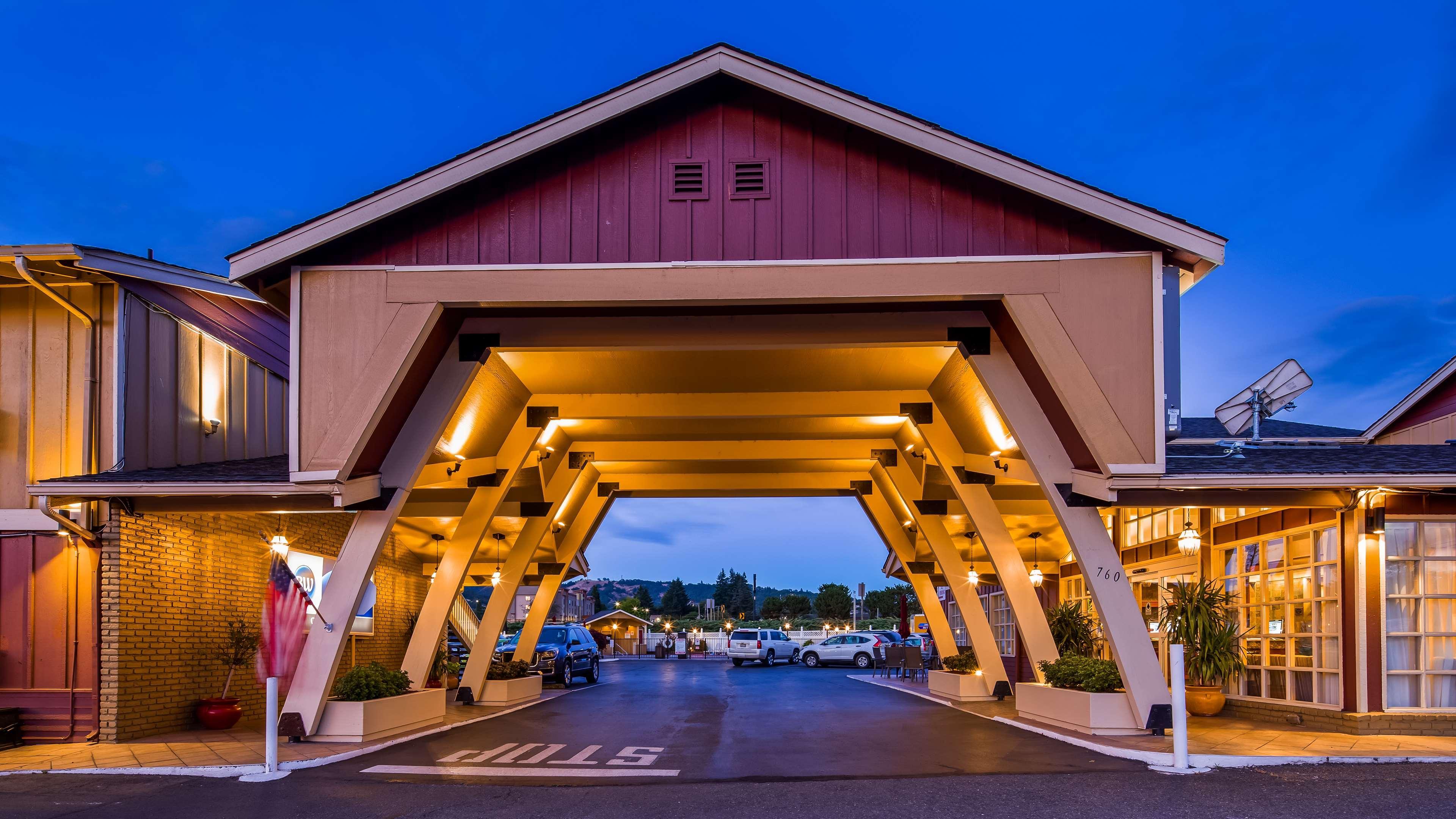 Best Western Garden Villa Inn Roseburg Exterior foto